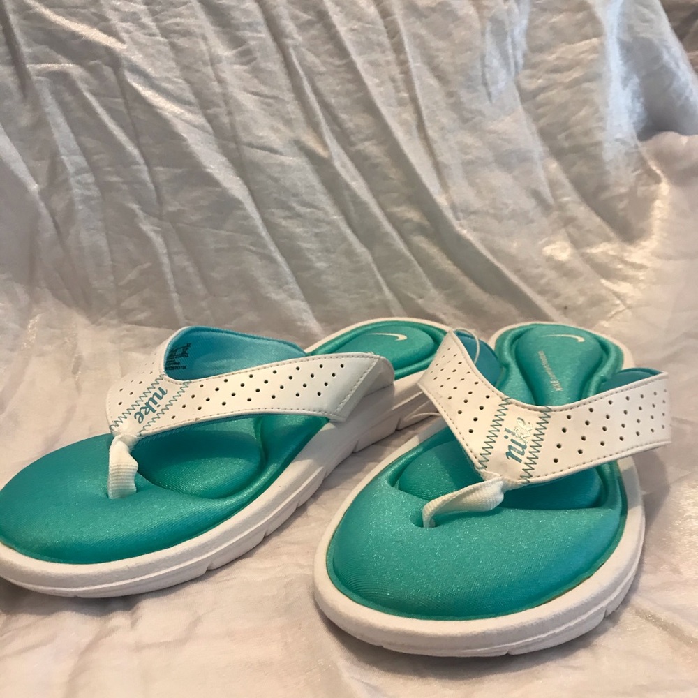 Nike flip flops